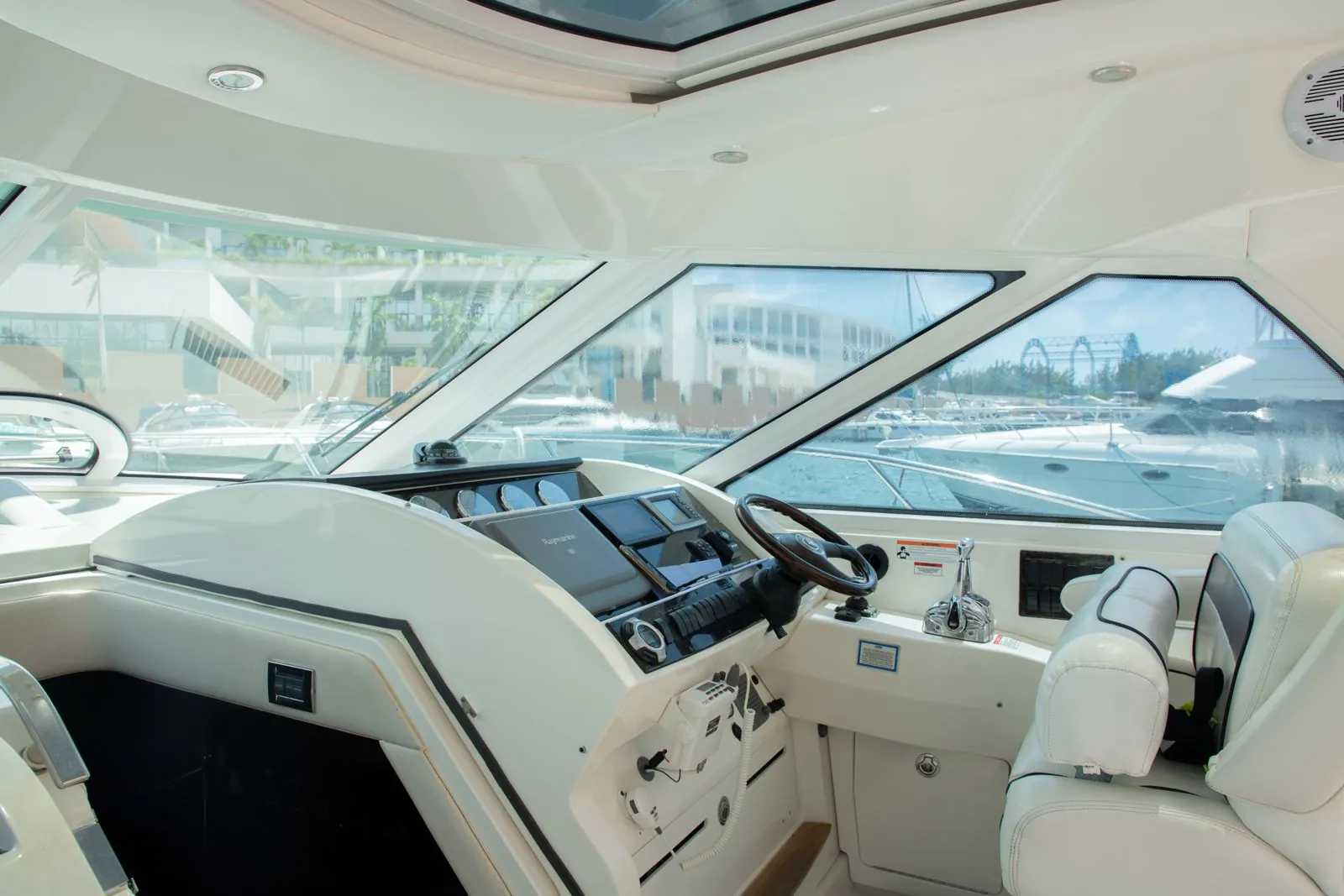 Deluxe Yacht Aquaworld